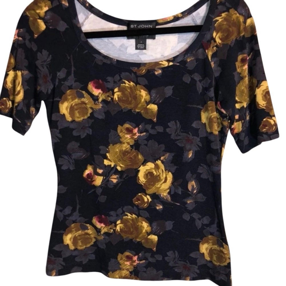 St. John Sz P (2) Short Sleeve Top (Rayon/Spandex Blend)